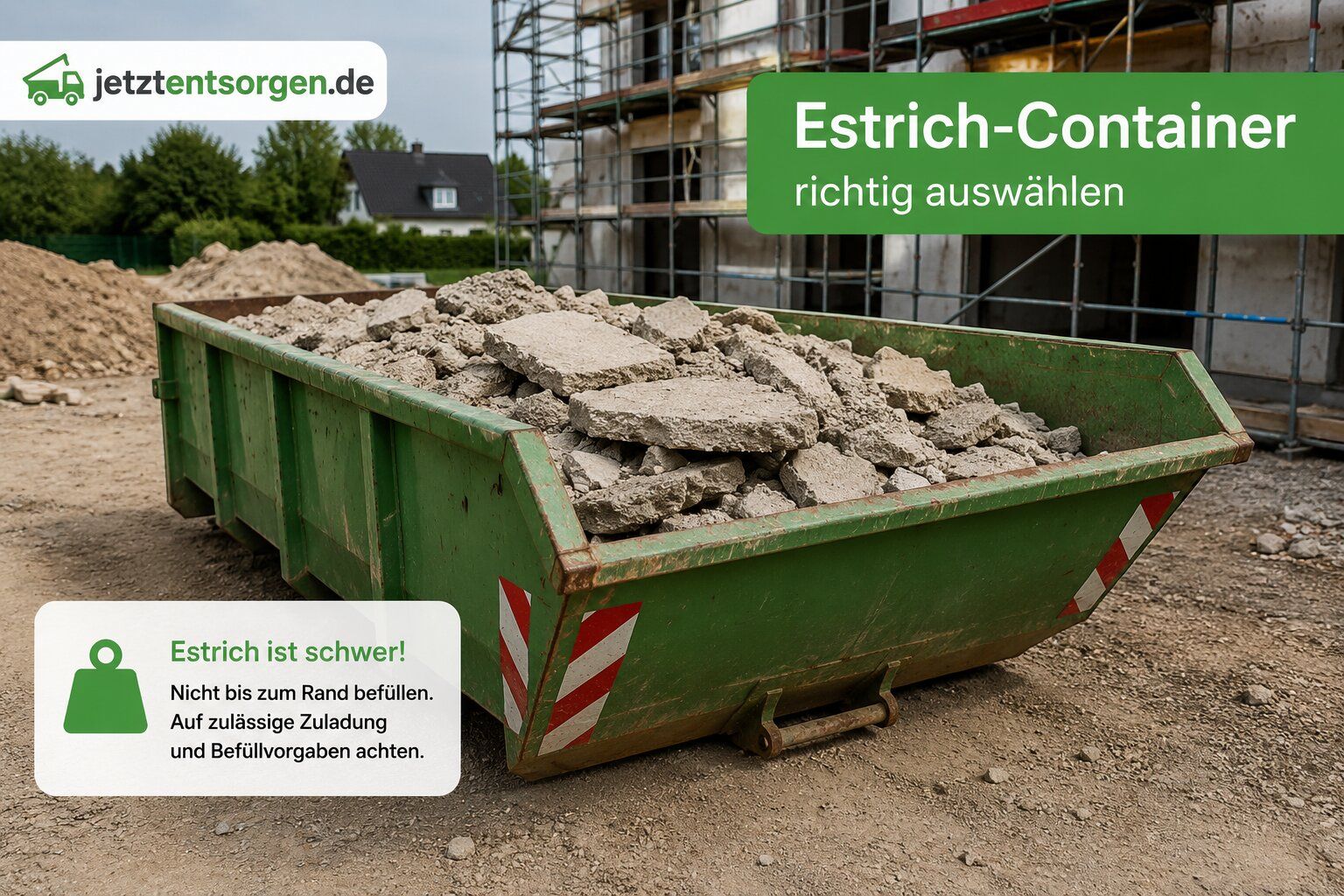 Estrich-Container mit Estrichbruch beladen, nicht randvoll befüllt wegen des hohen Gewichts